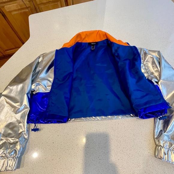 Forever 21 Cropped Shiny Jacket Size Small - Picture 4 of 9